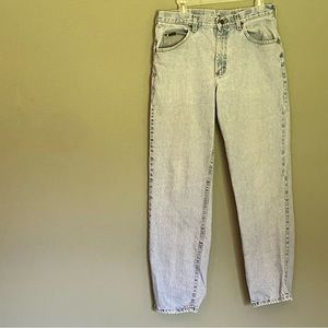 80s/90s LEE jeans with some distress in a light/acid wash Sizing is mens 35x35.